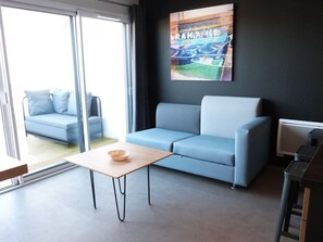 TV - Coastal Apartment, 2BR, Balcony, Pool, Beach Access, PMR Friendly, Pets Welcome, La Tranche-sur-Mer (La Tranche-sur-Mer)