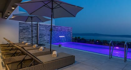 Villa Lorena mit Geheiztem Pool, Jacuzzi, Sauna und Meerblick