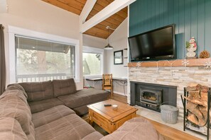 TV, fireplace, DVD player