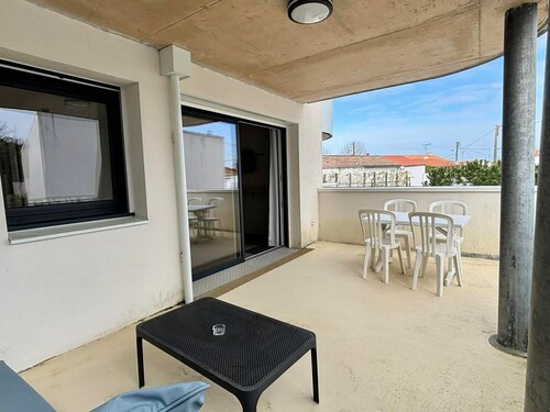 Appartement avec balcon, 1 chambre, piscine, jacuzzi, parking privé, accès direct plage et commerces
