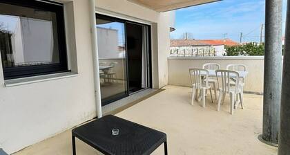 Appartement avec balcon, 1 chambre, piscine, jacuzzi, parking privé, accÚs direct plage et commerces