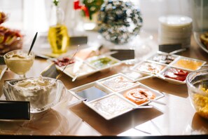 Free daily continental breakfast - Victor Hotel Resort & Spa (Truskavets)