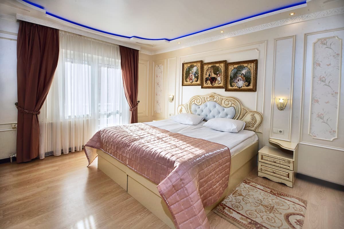 1 habitación, ropa de cama de alta calidad y escritorio