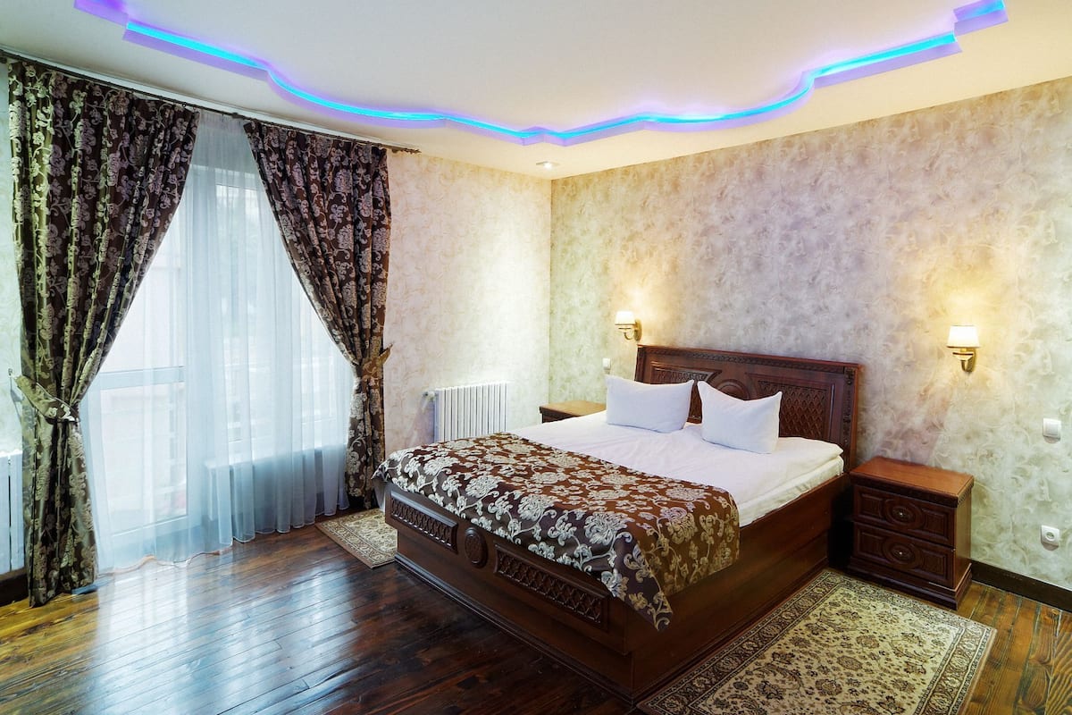 1 habitación, ropa de cama de alta calidad y escritorio