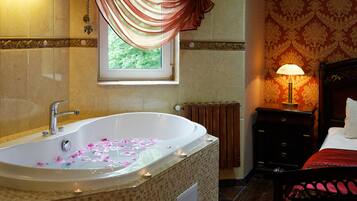 Phòng Suite Royal | Bồn tắm spa riêng