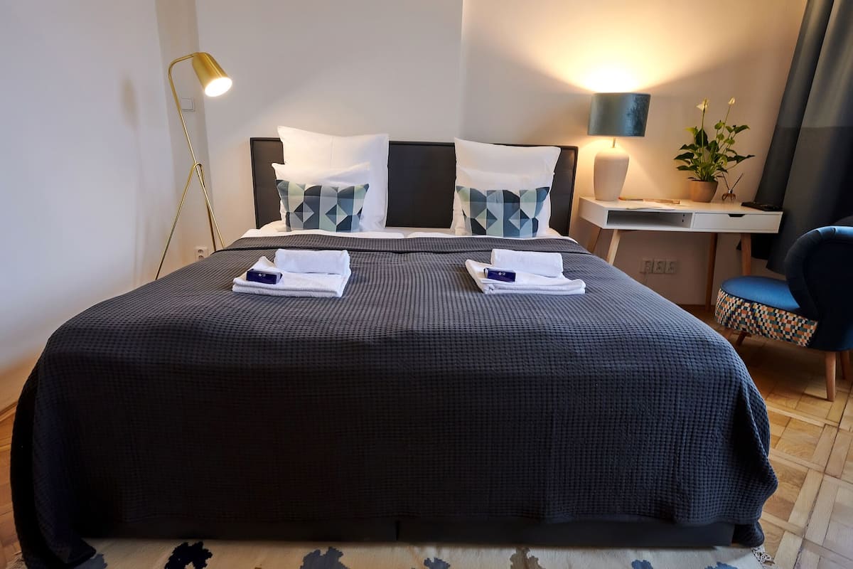 Pillowtop-Betten, Verdunkelungsvorhänge, schallisolierte Zimmer