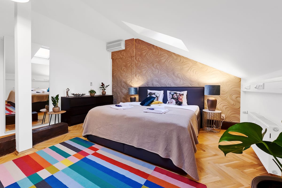 Exclusive Apartment | 2 bedrooms, pillow-top beds, blackout curtains, soundproofing