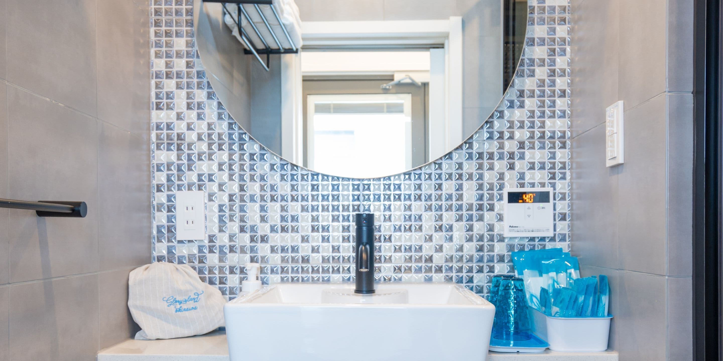 separate bathtub and shower, deep-soaking bathtub, free toiletries