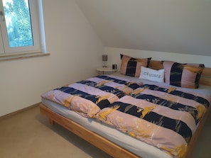 1 bedroom, travel crib, WiFi, bed sheets