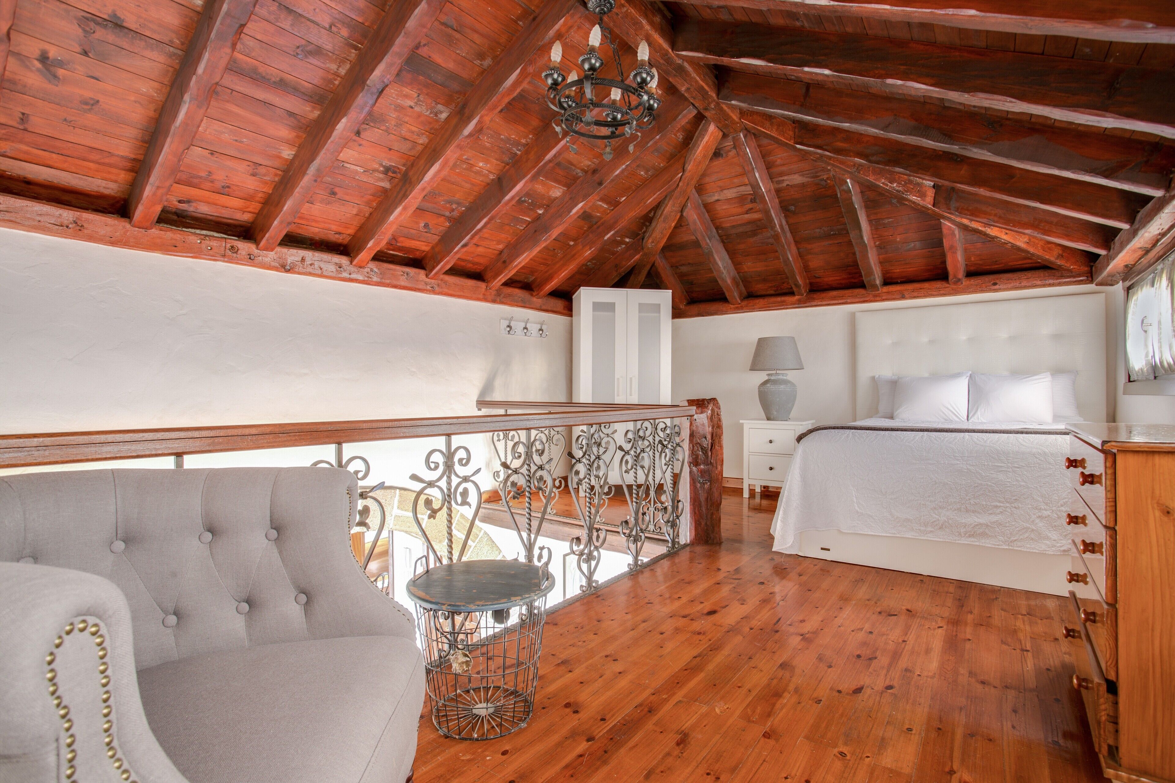 2 slaapkamers, een strijkplank/strijkijzer, gratis wifi, beddengoed