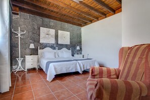 2 slaapkamers, een strijkplank/strijkijzer, gratis wifi, beddengoed