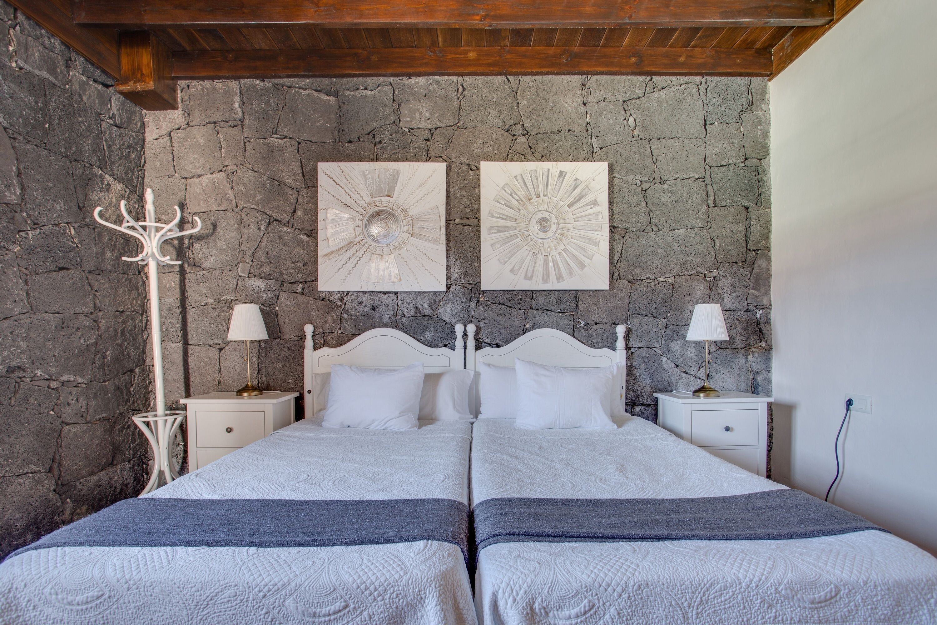 2 habitaciones, tabla de planchar con plancha y wifi gratis 