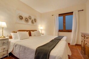 2 bedrooms, iron/ironing board, free WiFi, bed sheets - Cosy Apartment "5" with Terrace, Community Pool & Wi-Fi (La Asomada)