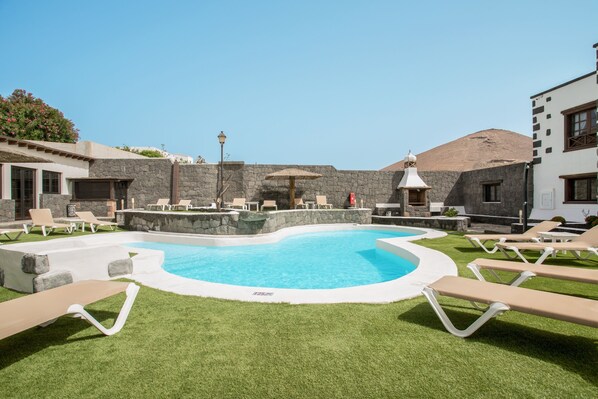 Pool - Cosy Apartment "5" with Terrace, Community Pool & Wi-Fi (La Asomada)