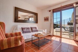 TV - Cosy Apartment "4" with Terrace, Community Pool & Wi-Fi (La Asomada)