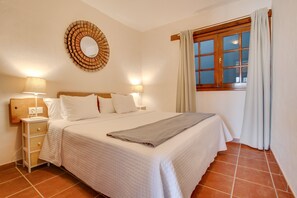 2 makuuhuonetta, silitysrauta/-lauta, ilmainen Wi-Fi, vuodevaatteet