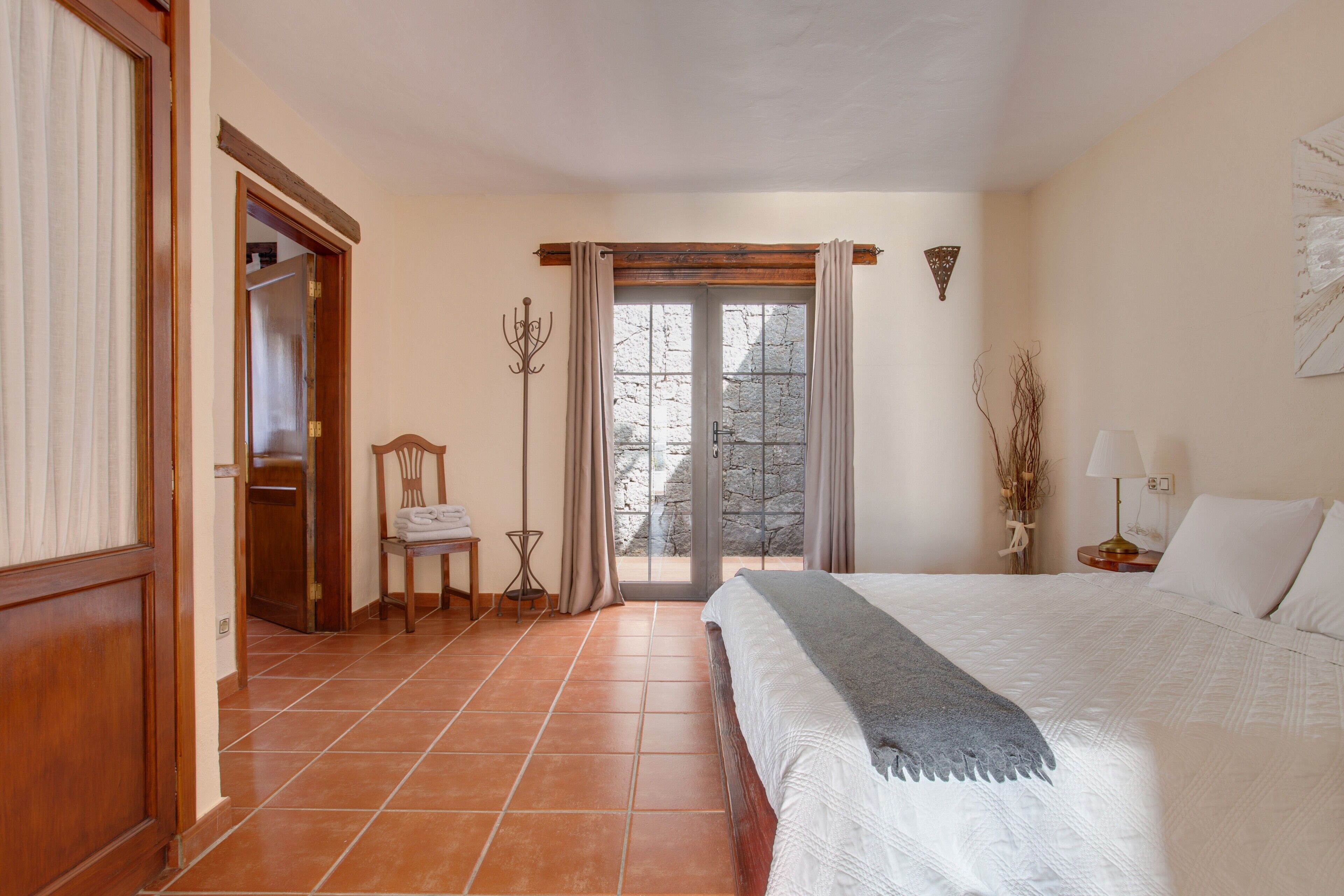 1 slaapkamer, een strijkplank/strijkijzer, gratis wifi, beddengoed