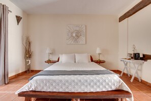 1 chambre, fer et planche à repasser, Wi-Fi gratuit, draps fournis