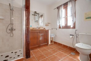 Doccia, asciugacapelli, asciugamani