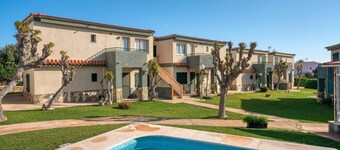 Appartamento "Bonito Apartamento" vicino alla spiaggia con piscina condivisa e Wi-Fi