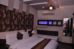 Rollaway beds, free WiFi - The Mirage Palace (Rohtak)