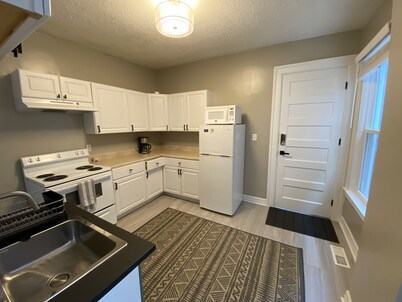 Entire Apartment walking distance to Cincy River front and COV Wedding Venues