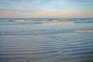 Beach nearby - Ground-Floor, Poolside Retreat Just a Walk from NSB No-Drive Beach (New Smyrna Beach)