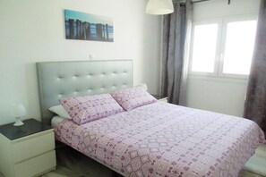 1 habitación, tabla de planchar con plancha, wifi gratis y ropa de cama