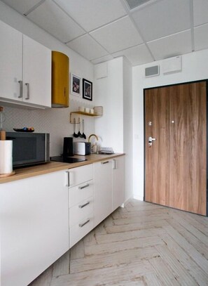 Economy Apartment | Private kitchenette | Mini-fridge, stovetop, dishwasher, cookware/dishes/utensils
