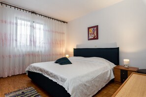 3 bedrooms, free WiFi, bed sheets