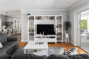 Living area - Private Pool House 1mile from beach (Hollywood)