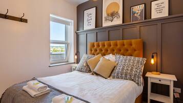 Luxury Penthouse | 2 bedrooms, premium bedding, pillowtop beds, individually decorated