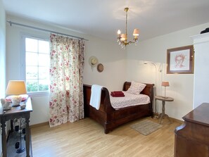 2 chambres, fer et planche Ă repasser, Wi-Fi, draps fournis