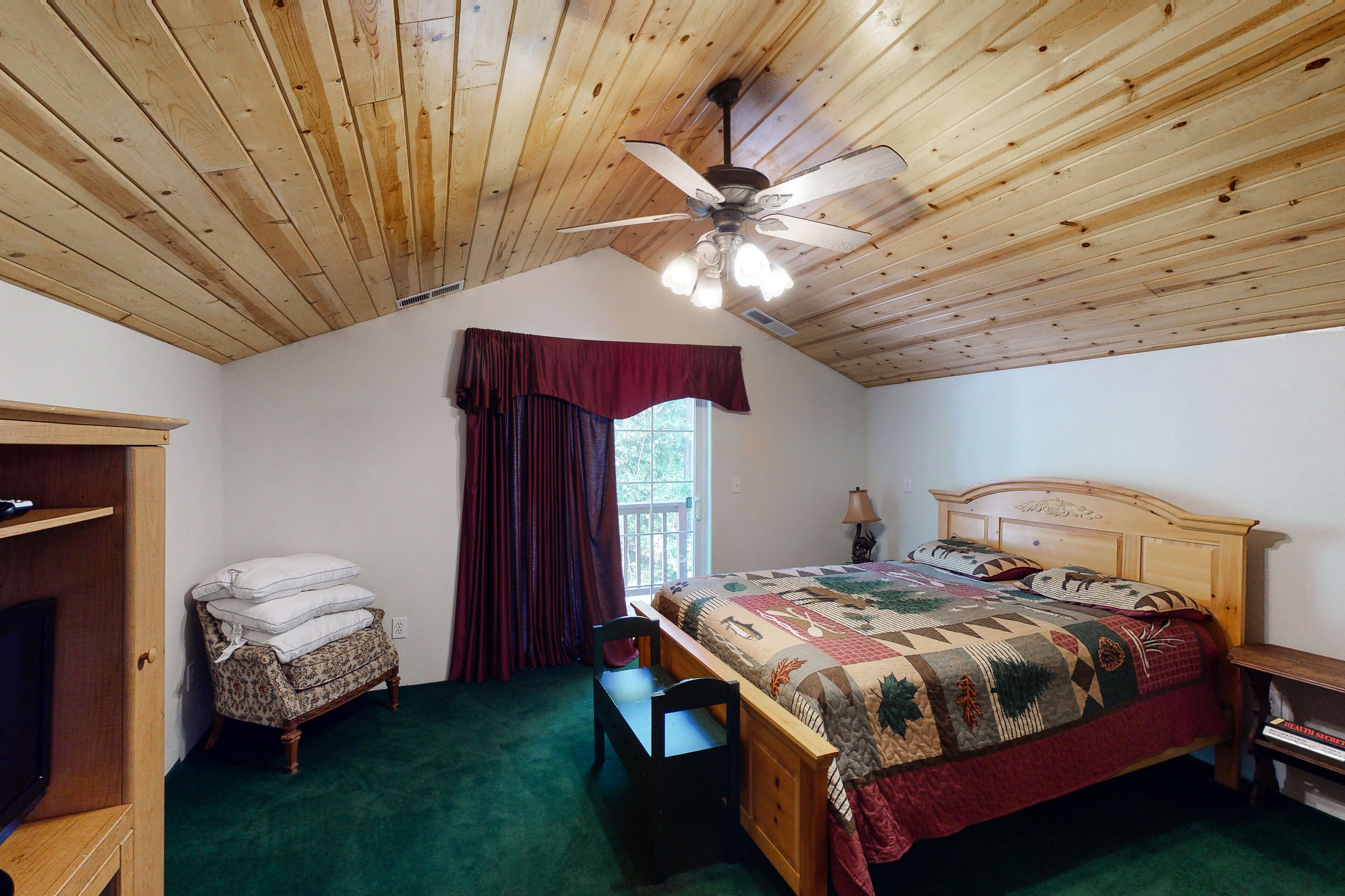 3 bedrooms, iron/ironing board, bed sheets