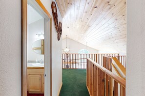 Interior - Dreamy mountain house w/large wood deck & private pool table - Dogs ok (Shaver Lake)