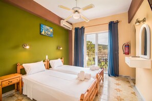 Southgate 1BD Apartment (10) | Soundproofing, iron/ironing board, free WiFi, bed sheets - Southgate (Corfu)