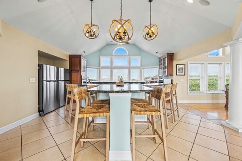 Corolla Odyssey: Dog-Friendly, Elevator, Hot Tub, Private Pool