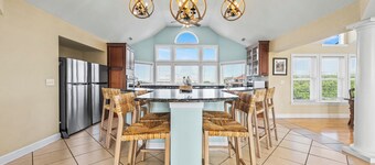 Corolla Odyssey: Dog-Friendly, Elevator, Hot Tub, Private Pool