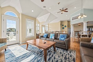 Smart TV, table football