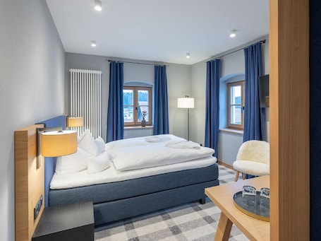 Tweepersoonskamer | Een minibar, een bureau, gratis wifi, beddengoed