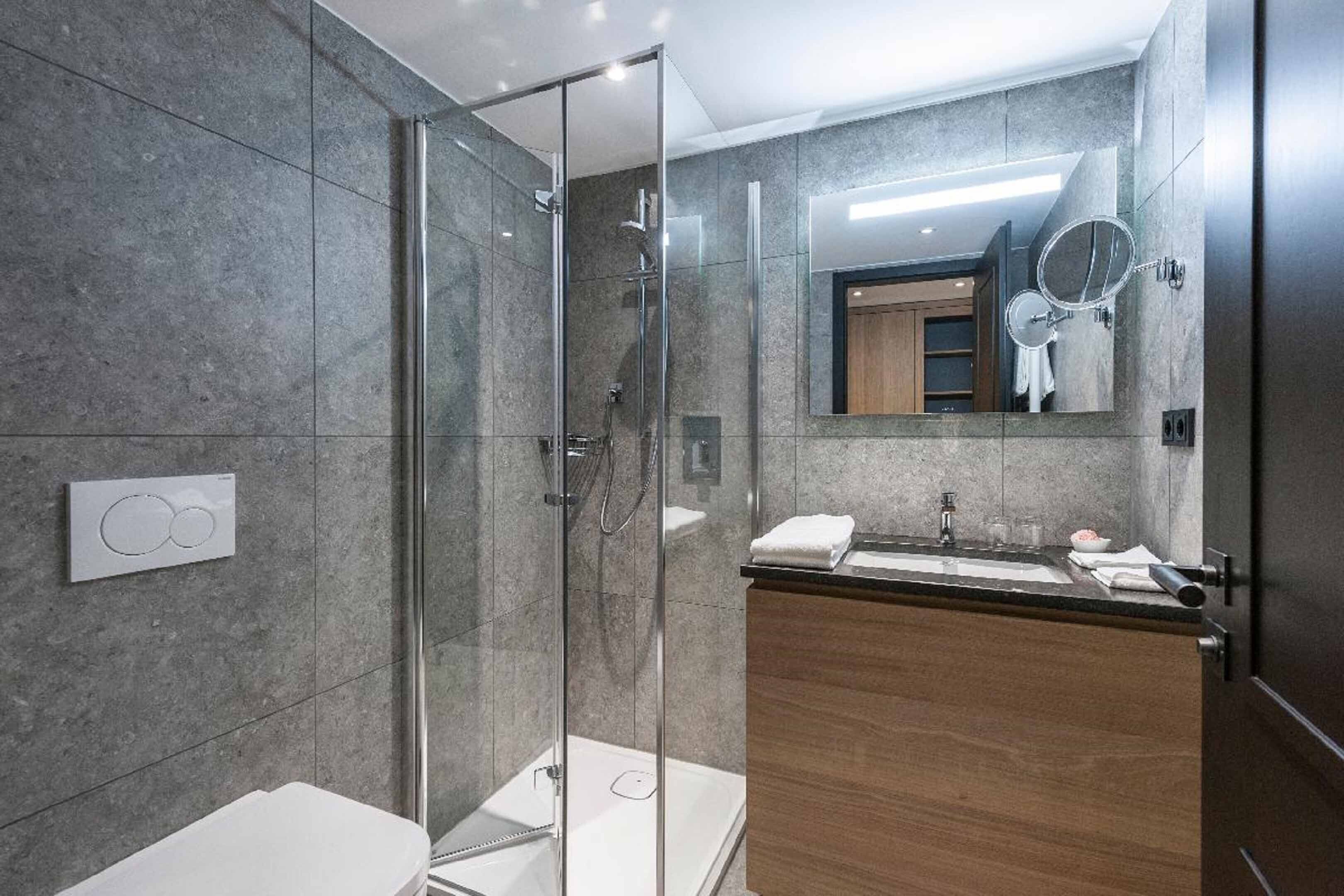 ห้องดับเบิล | ห้องน้ำ | ฝักบัว, เสื้อคลุมอาบน้ำ, ผ้าเช็ดตัว