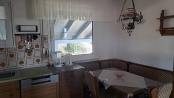 Apartemen, 2 kamar tidur | Dapur pribadi | Lemari es, microwave, oven, dan kompor