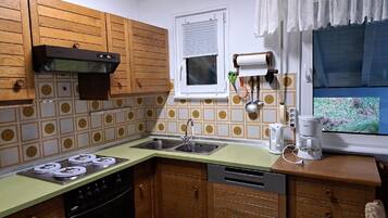 Apartment, 2 Bedrooms | Private kitchen | Fridge, microwave, oven, stovetop