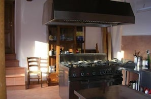 Frigorifero, microonde, forno, lavastoviglie