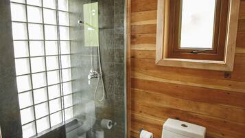 Premium Room | Bathroom | Shower, hair dryer, towels, soap
