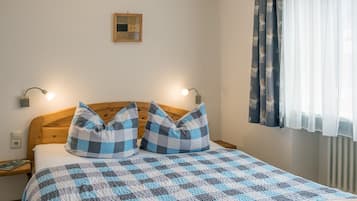 Basic Double Room | Free WiFi, bed sheets