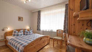 Basic Double Room | Free WiFi, bed sheets