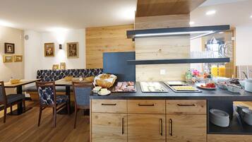 Free daily buffet breakfast