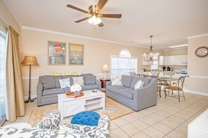 Condo, 2 Bedrooms | Living area