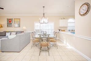 Condo, 2 Bedrooms | Dining